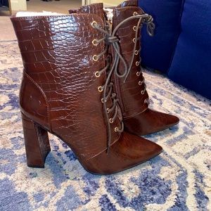 Pointed toe Lace up Snake skin boots